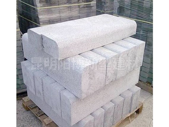 云南混凝土路沿石在冬季施工需要注意什么？