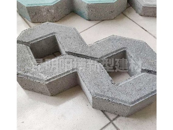 昆明八字植草磚在園林設(shè)計(jì)中的應(yīng)用優(yōu)勢(shì)有哪些呢？